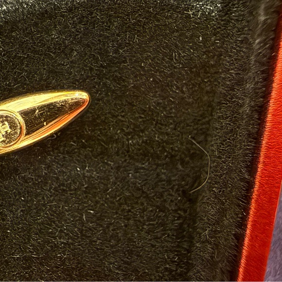 Elegant 14k Gold Cross Pendant Necklace - Picture 4 of 4